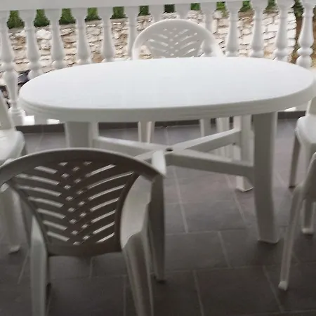Apartmani Kod Rade Pakostane